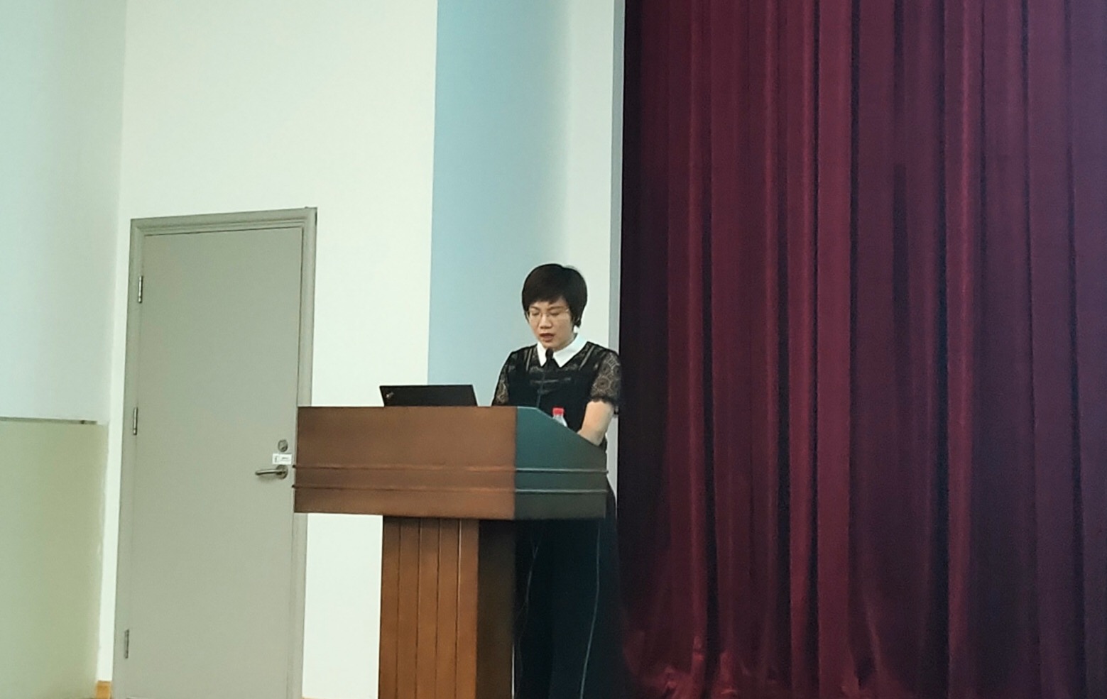 郑丽.jpg